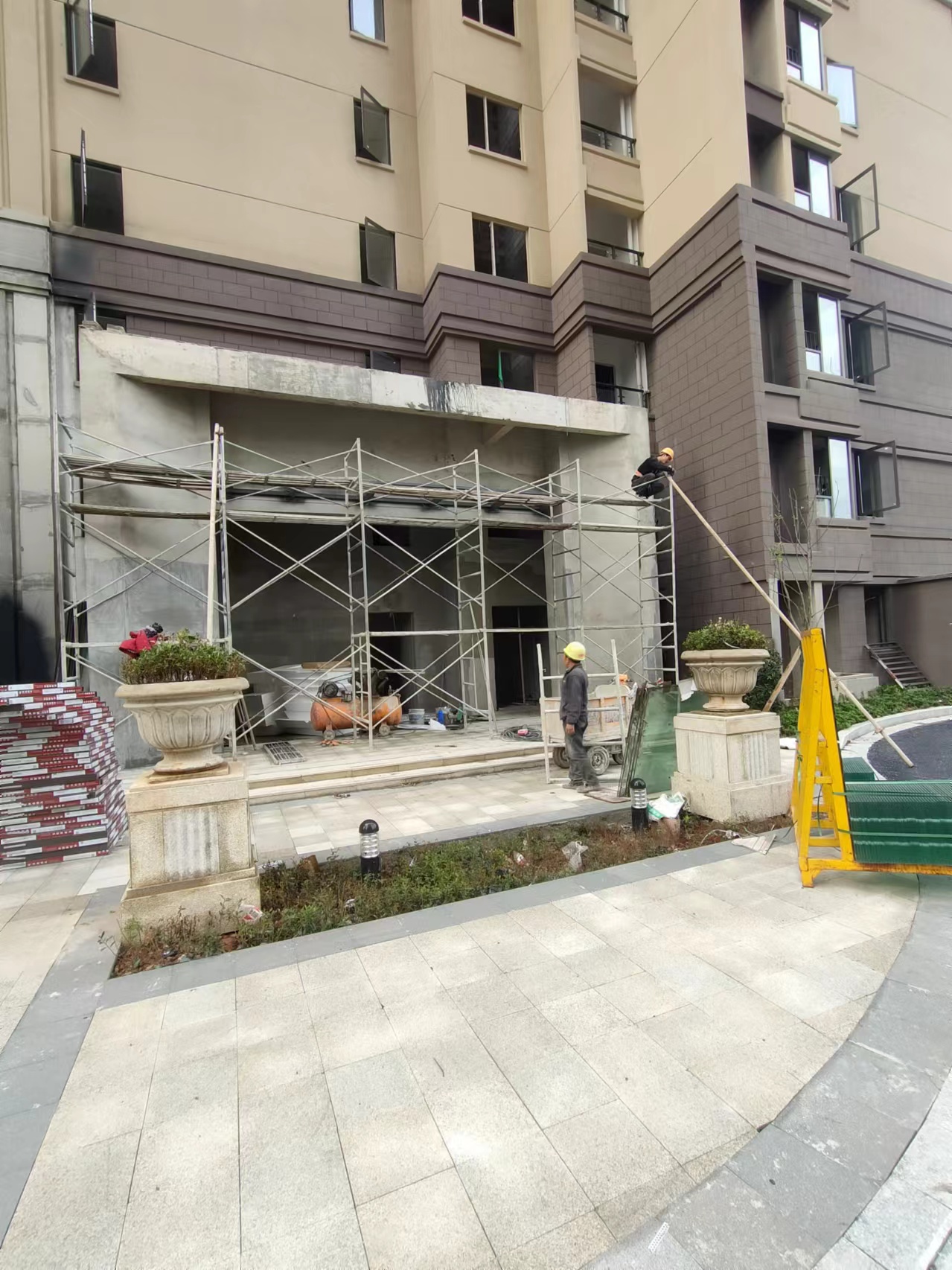 導致EPS外墻線條安裝后漏水的原因，我們可以采取以下措施進行解決：