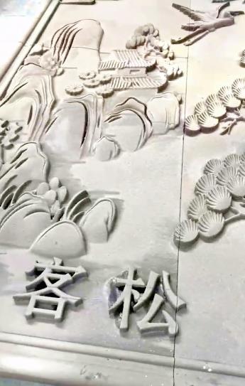 選擇外墻裝飾構(gòu)件時(shí)，還需要注意以下幾點(diǎn)